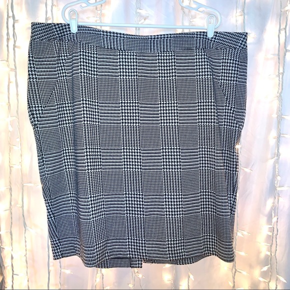 LANE BRYANT ⭐️ B&W Houndstooth Plaid Pencil Skirt - Picture 7 of 9